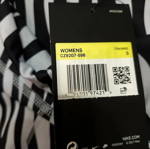 NIKE One Womens Bike Shorts Size S Zebra Tight Fit Mid Rise 7 Inch Training NEW - Picture 3 of 8